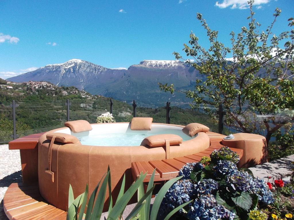 Agriturismo La Zangola Tremosine ภายนอก รูปภาพ